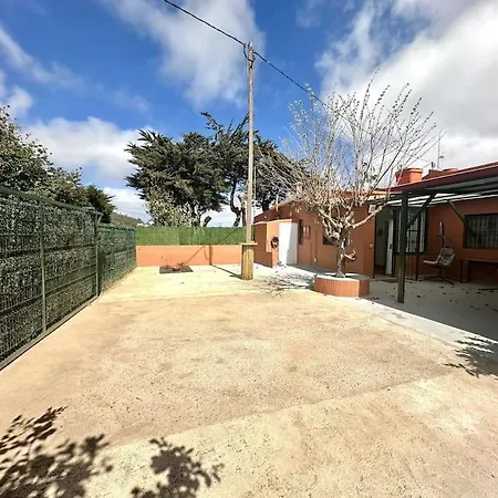 La Casita De Zamorano & Jacuzzi Feriehus